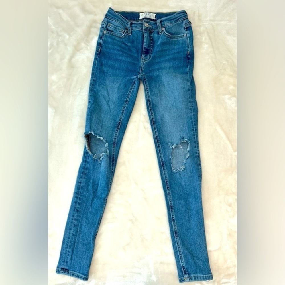 Free People- We The Free- Busted Knee, skinny jeans -‎ sz 25